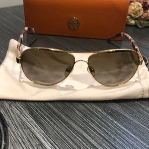 Tory Burch sunglasses 😎